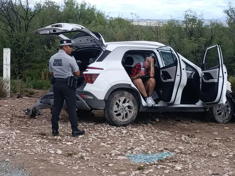Vuelca vehículo en la Saltillo–Torreón; dos personas y una mascota resultan lesionadas