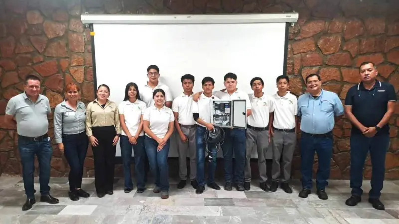 Estudiantes del CECyTEQ eficientan industria queretana