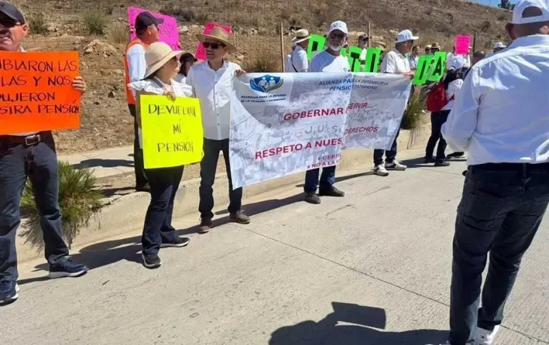 Protestan pensionados ante Sheinbaum en Tijuana