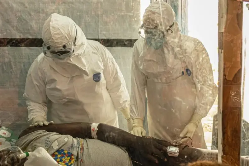 Reportan 896 casos confirmados de ébola en el Congo