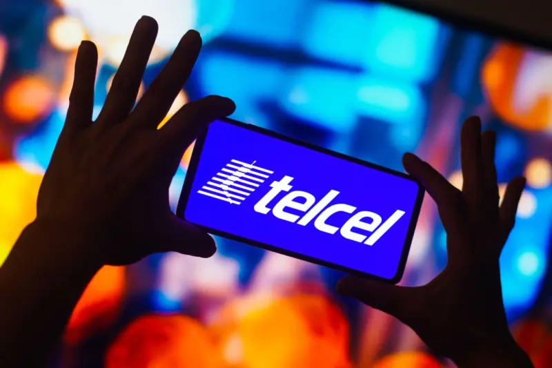 Usuarios reportan fallas en los servicios de Telcel y Telmex