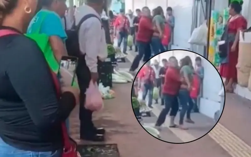 “¿Por qué te revolcaste con él?”: Dos mujeres se pelearon por un hombre en plena calle y terminaron grabadas y arrestadas