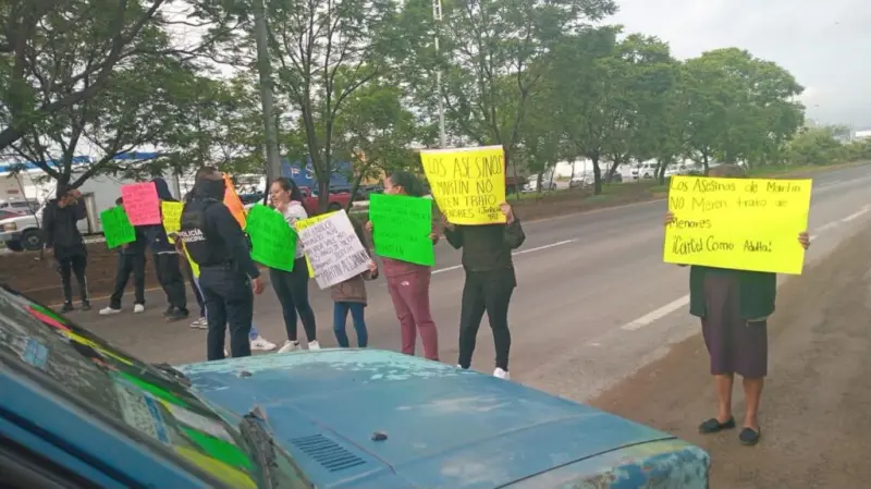 Exigen justicia por el asesinato del adolescente Martín Alejandro y bloquean la carretera a Bernal