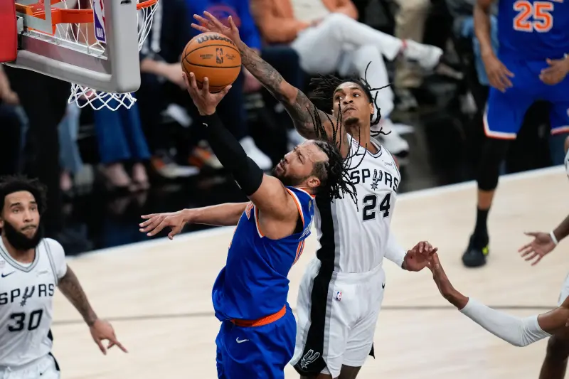 ¡Drama en la NBA! Knicks roban el juego 105-104 a Spurs y ponen las Finales 2-0; Brunson amarga a Wembanyama