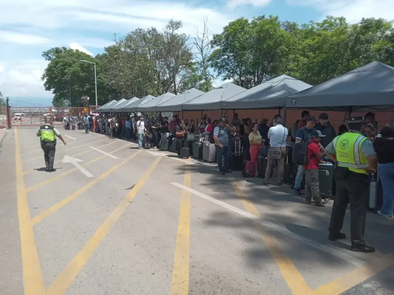 Vuelve CNTE a afectar operaciones en el Aeropuerto de Oaxaca