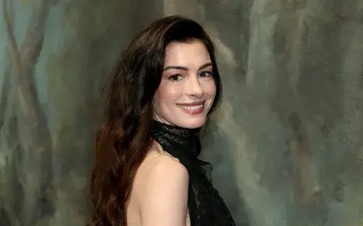 Confirma Anne Hathaway embarazo de su tercer hijo