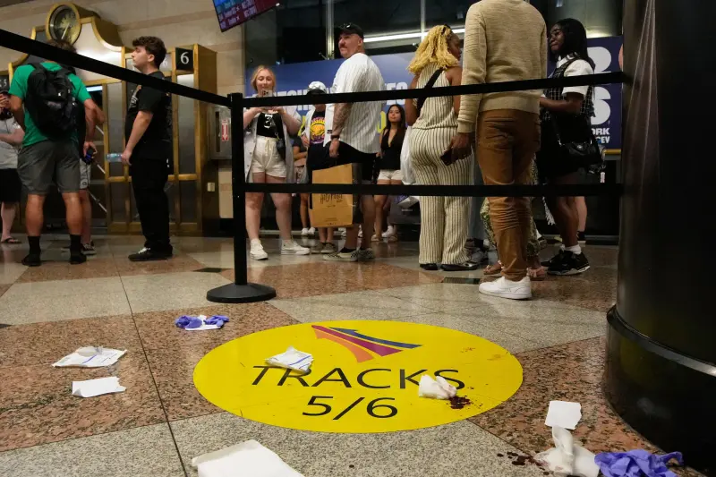 Hombre apuñala a seis personas en estación del Metro previo a visita de Donald Trump