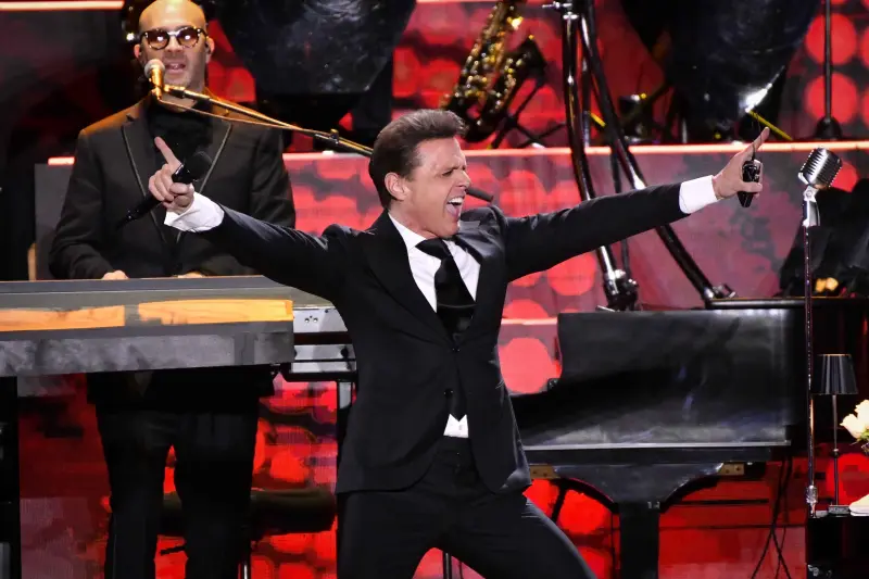 ¿Tan grave estaba? Confirma prensa española que Luis Miguel sigue hospitalizado en Nueva York