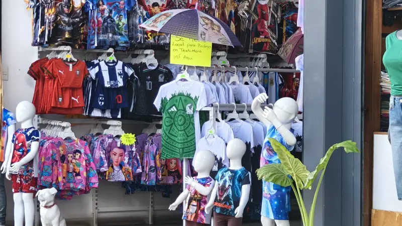 Mundial 2026 revive talleres de Moroleón y Uriangato: Agotan ropa y ven partidos en la ‘chamba’