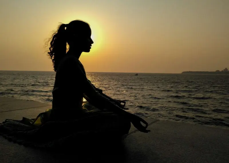 Meditar para sobrevivir al ruido: la ciencia detrás del auge de la atención plena