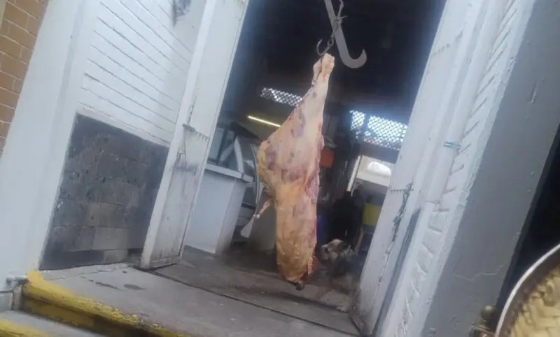 Exhiben presuntas deficiencias sanitarias en mercado de Ixmiquilpan