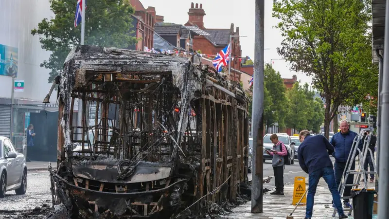 Belfast se prepara para nueva ola de protestas tras disturbios antimigratorios