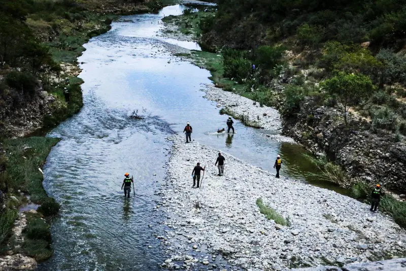 ‘Peinan’ Río Pesquería en búsqueda de un hombre arrastrado por la corriente, en NL