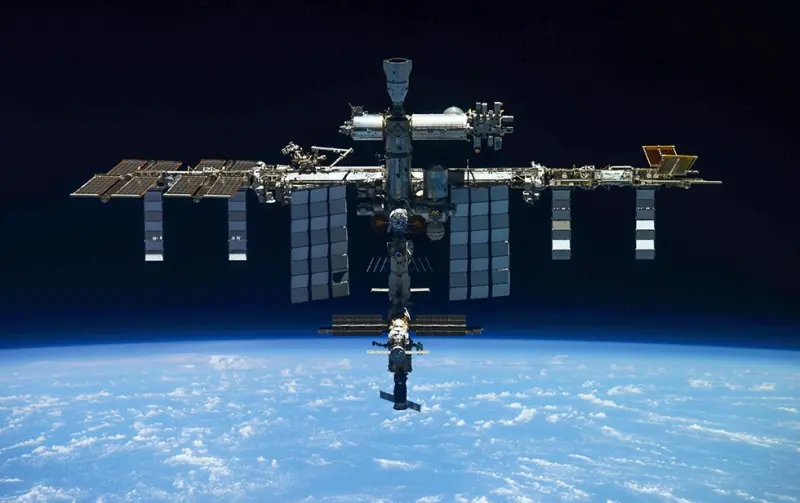 NASA ordena a astronautas refugiarse tras nueva fuga en la EEI