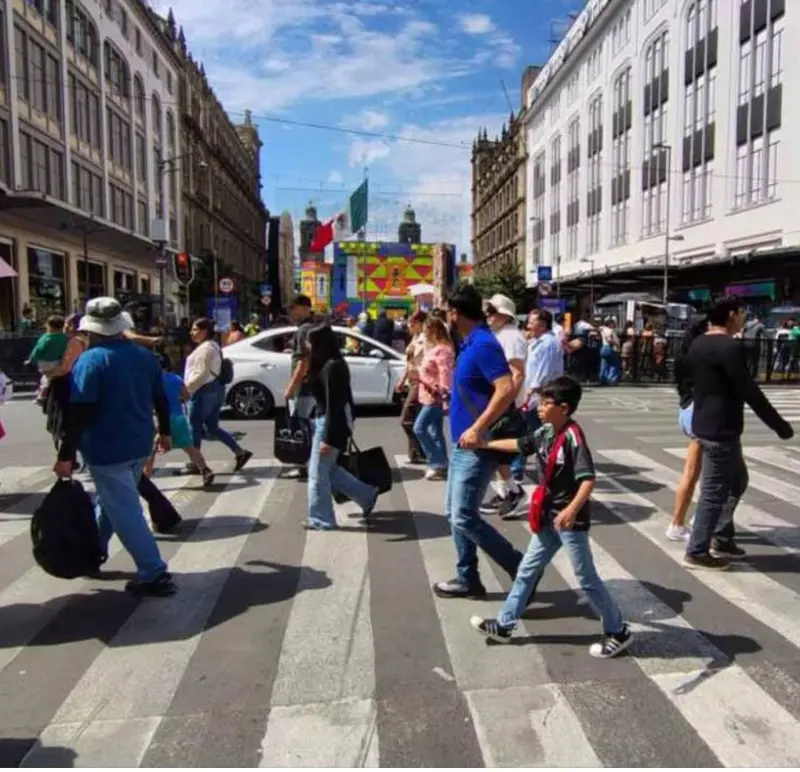 Zócalo de CDMX queda libre para Fan Fest y comercio tras retiro de plantón de la CNTE