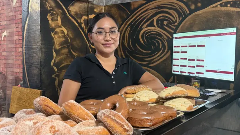 De una vitrina en la banqueta a fenómeno viral: así nació la panadería “Panamina” en Cajeme