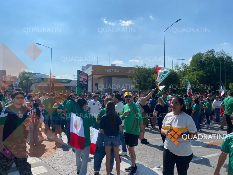 Con tambora y porras celebran en La Minerva el triunfo de México