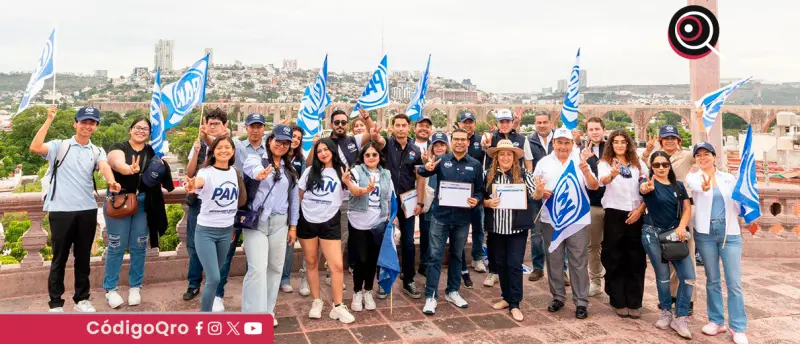 PAN recolecta firmas para pedir que INE cancele registro de Morena