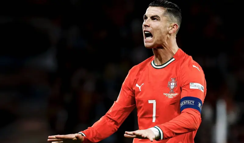 Cristiano Ronaldo acecha los 1.000 goles oficiales y deja atrás una marca de Roger Milla
