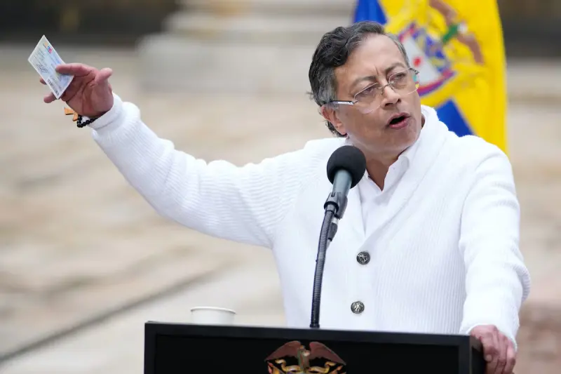 ¿Puede cambiar el resultado en Colombia? Petro pide revisar el voto exterior tras ventaja de De la Espriella