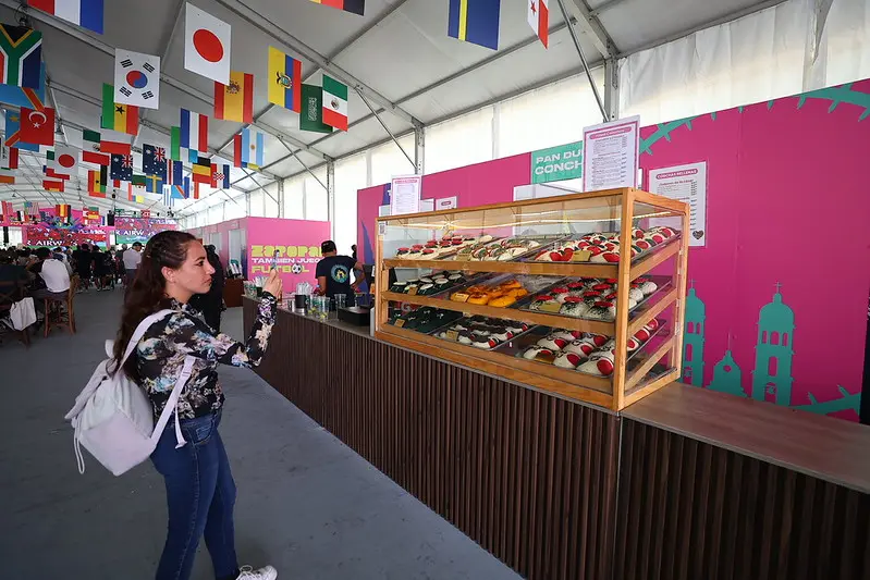 Plaza de las Américas mantiene encendida la fiesta mundialista