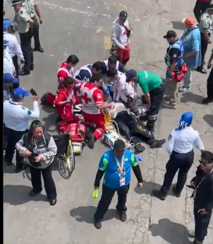 Salud aclara que aficionado extranjero no murió; permanece grave tras presunto infarto