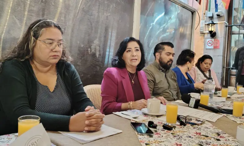 Anuncia Senadora Robles informe y niega destape