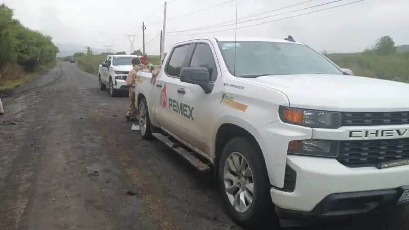 Pemex y Ejército trabajan en ducto afectado en Pedro Escobedo