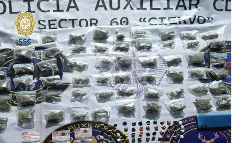 Detienen en Iztacalco a un hombre con 100 dosis de aparente droga