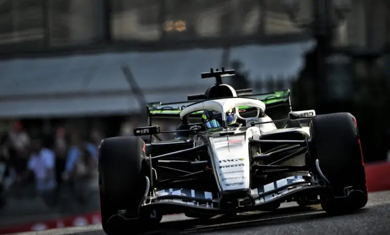 Pierde Checo Pérez por sanción su primer punto para Cadillac