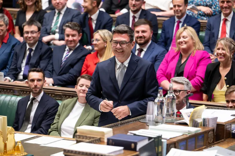 Confirma Andy Burnham que va a presentarse para suceder a Starmer