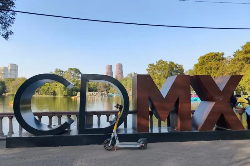 Whoosh llega a CDMX con 500 scooters y una misión complicada: ganarle al tráfico