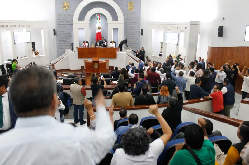 Protestan en Congreso de SLP por ley sobre IA