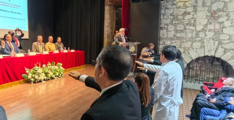 Certifican a médicos generales michoacanos por actualizar conocimientos 