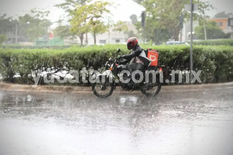 Onda tropical número 12 dejará tormentas en los tres estados de la Península de Yucatán