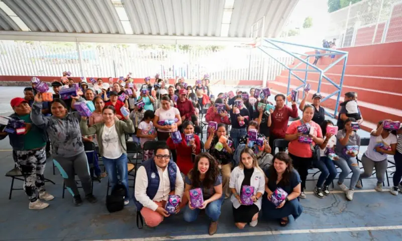 Entrega municipio de Corregidora 755 kits de gestión menstrual en comunidades