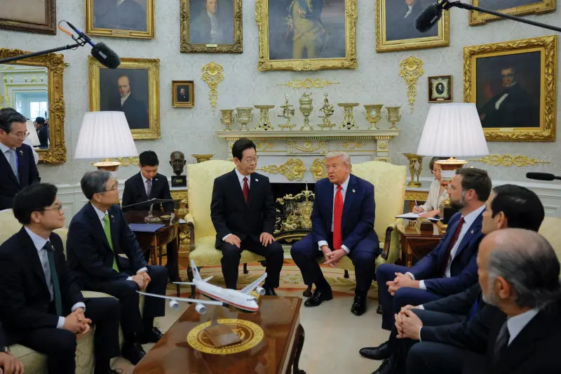 Corea del Sur invertirá 150 mil millones de dólares a los astilleros de EEUU tras negociar rebajas arancelarias con Trump para revivir una industria que produce menos del 1% de los barcos del mundo