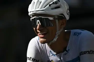 Isaac del Toro acaba tercero en Etapa 15; gana Evenepoel