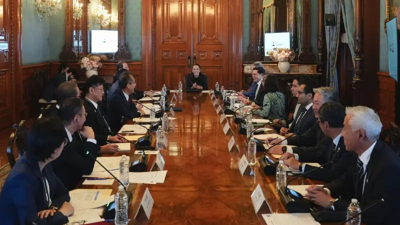 Sheinbaum se reúne con empresarios japoneses en Palacio Nacional para conversar sobre inversiones