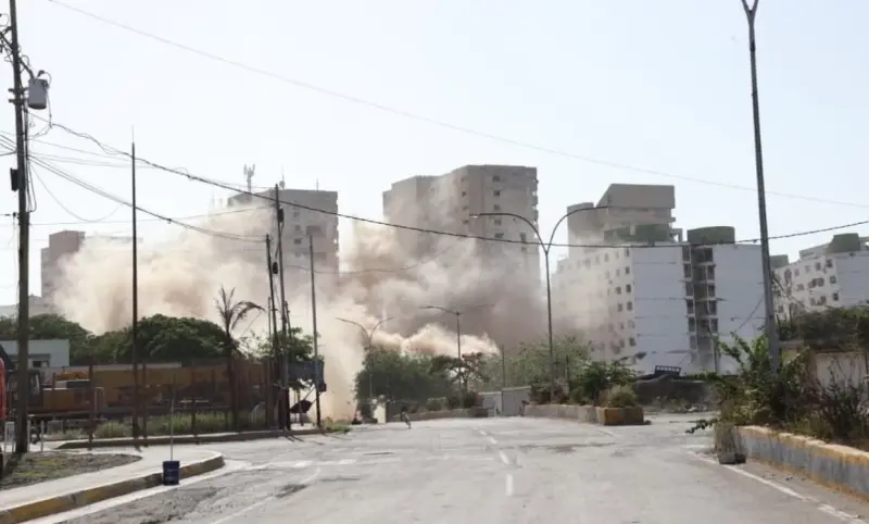 Comienzan a demoler en Venezuela edificios dañados por doble sismo