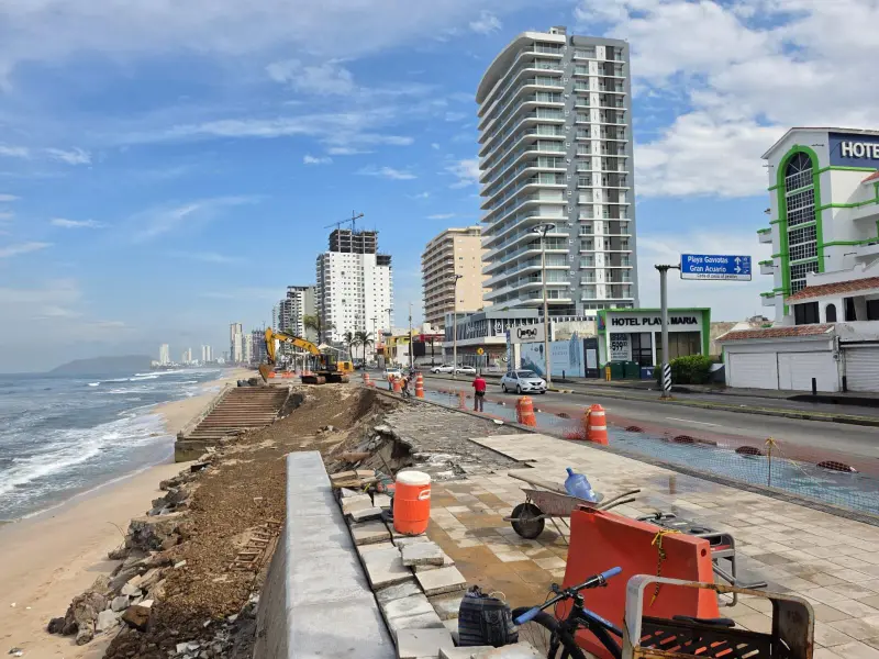 Podría tardar hasta cerca de tres meses reparación del socavón en el malecón de Mazatlán