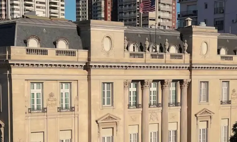 Evacúan embajada de EU en Buenos Aires por amenaza de bomba