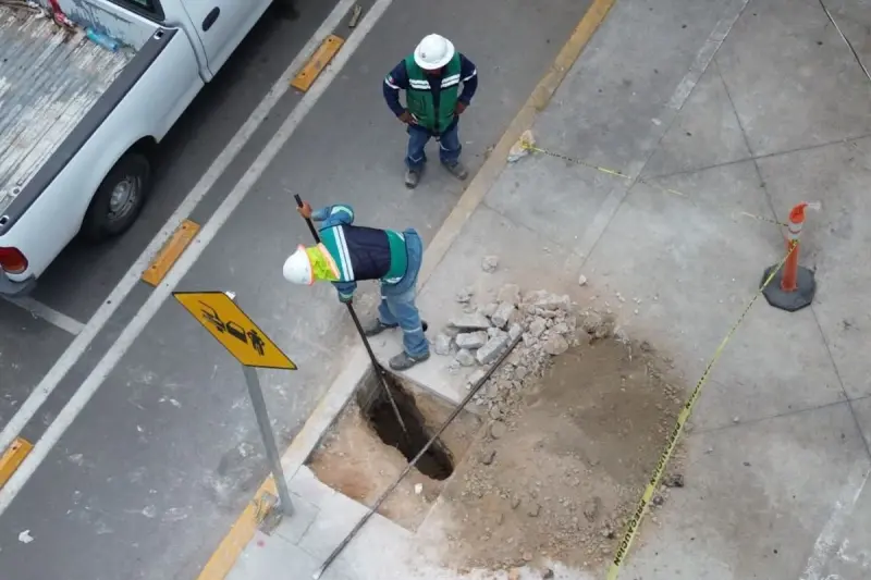 Gobierno de San Juan del Río retira postes en Tota Carbajal