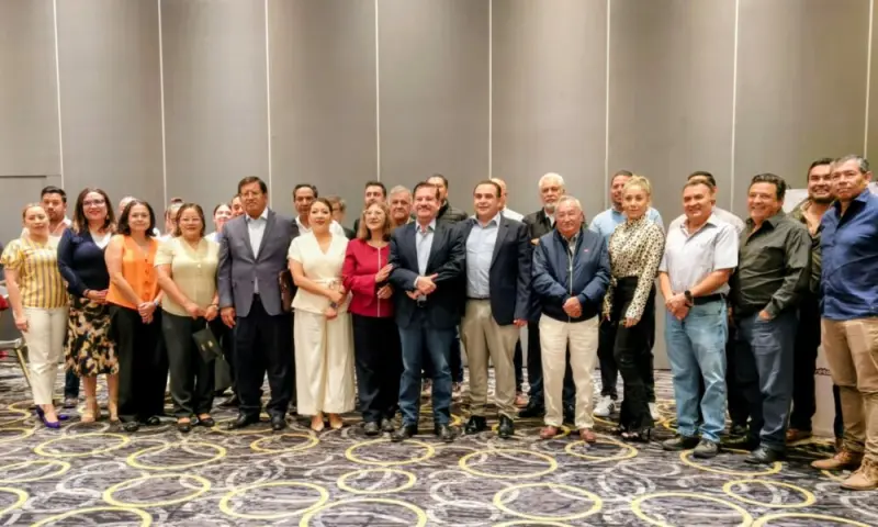 Deja obra pública fuera a constructores queretanos: Luis Humberto Fernández 