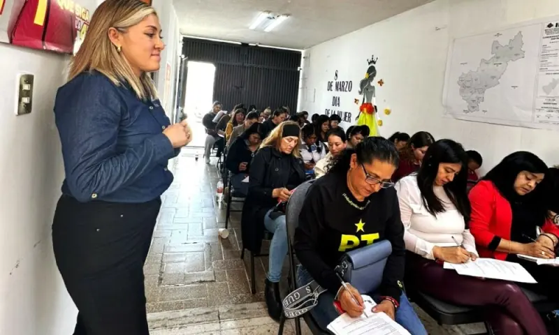 Difunde IEEQ derechos político-electorales a mujeres en partidos políticos