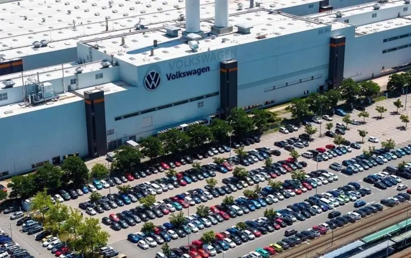 Agrava VW su crisis con una nueva caída de ventas mundiales