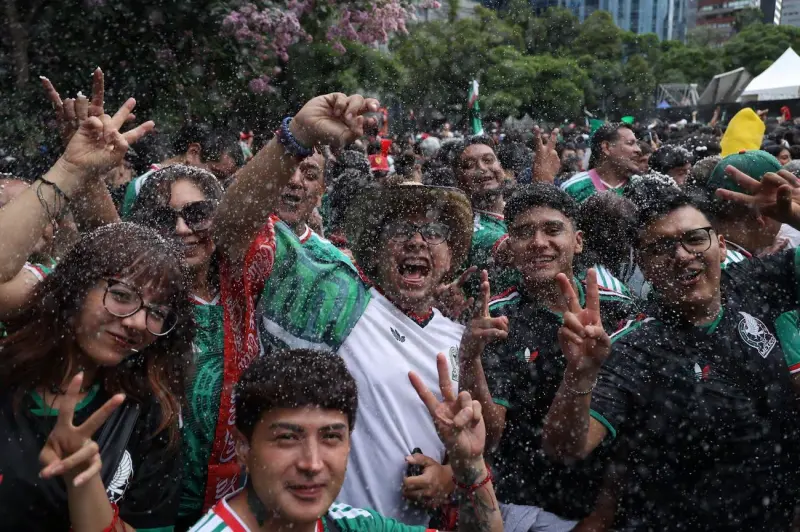 Pasión desborda: aficionados protagonizan portazo en el Fan Fest del Zócalo de la CDMX
