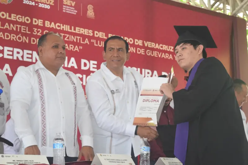 Egresan del Plantel COBAEV 32 de Coatzintla más de 400 estudiantes
