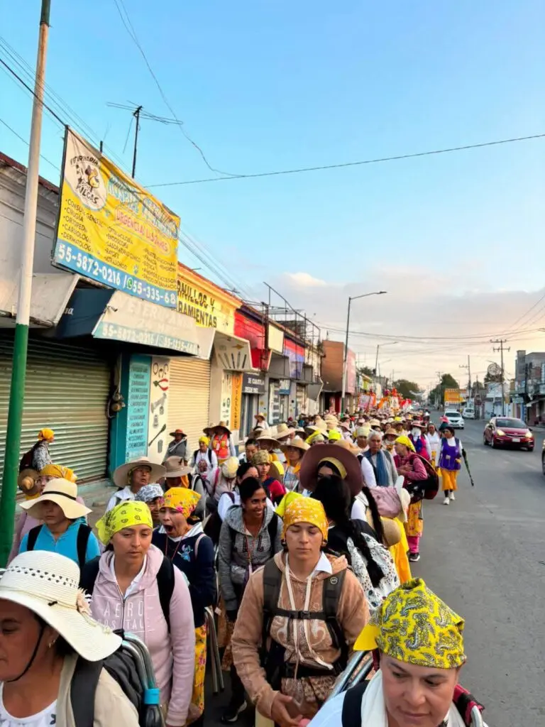 Peregrinas y peregrinos hacen su última parada previo a llegar a la Basílica de Guadalupe