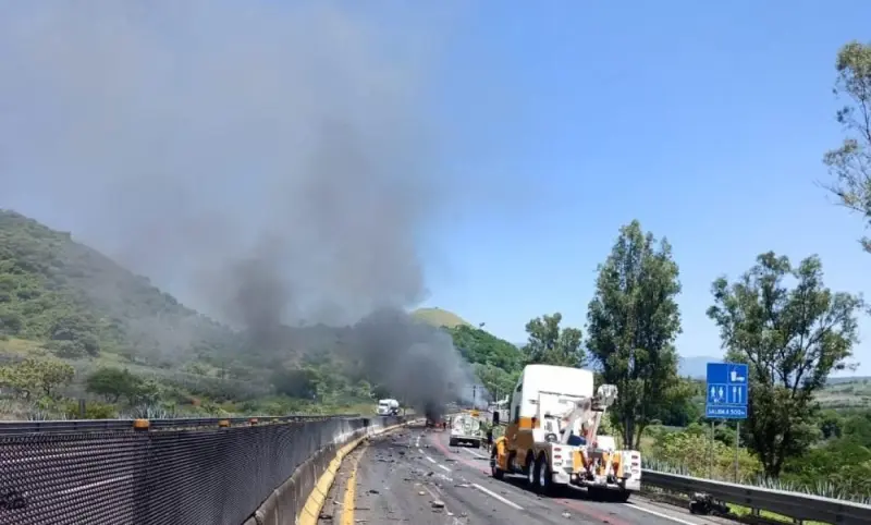 Al menos 9 muertos y 10 heridos en la autopista Guadalajara-Tepic